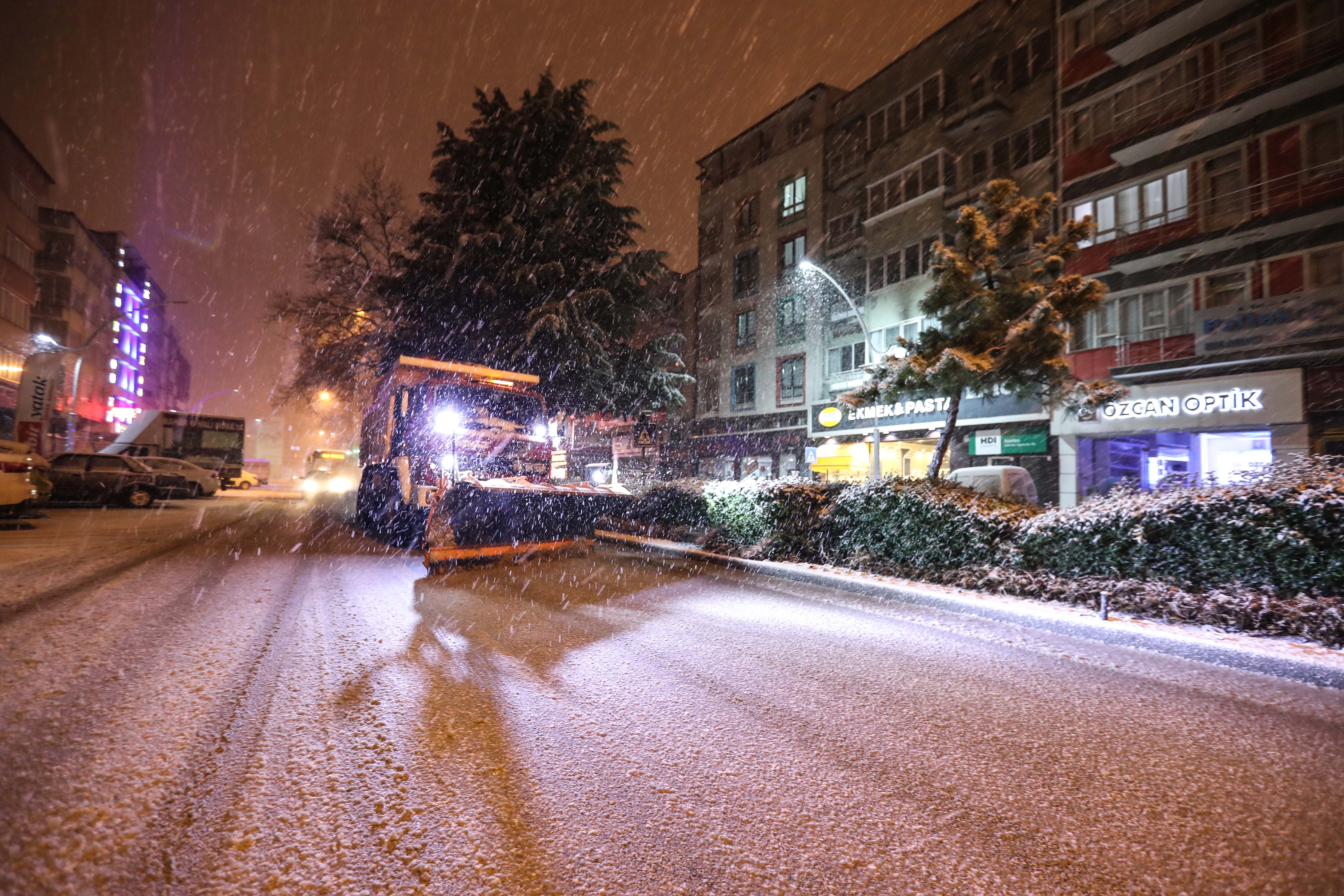 BURDUR’DA KAR MESAİSİ