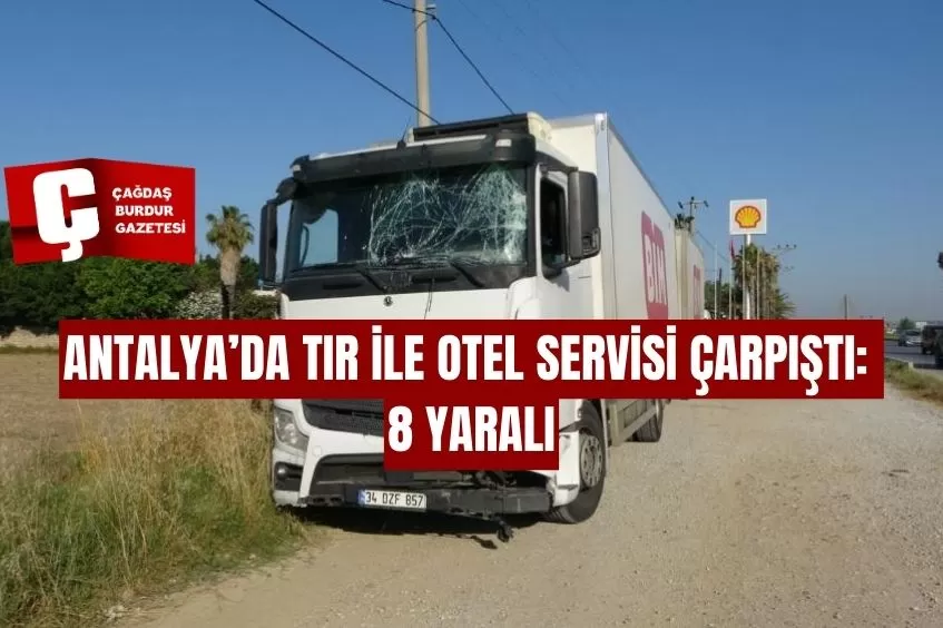 ANTALYA’DA TIR İLE OTEL SERVİSİ ÇARPIŞTI: 8 YARALI