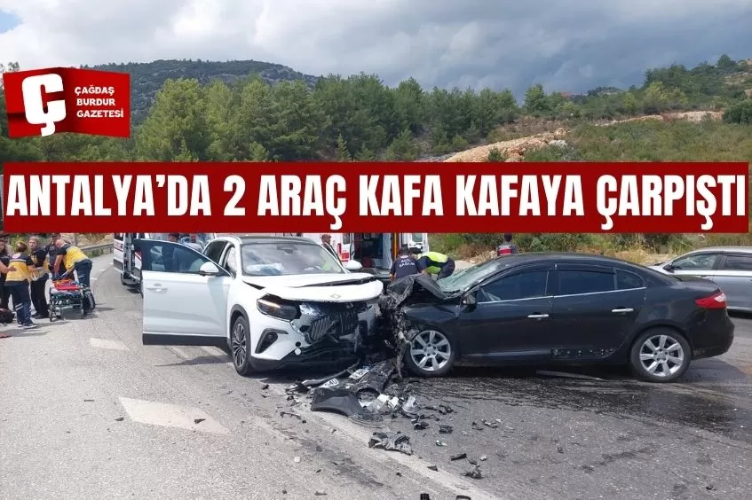 ANTALYA’DA 2 ARAÇ KAFA KAFAYA ÇARPIŞTI: 7 YARALI