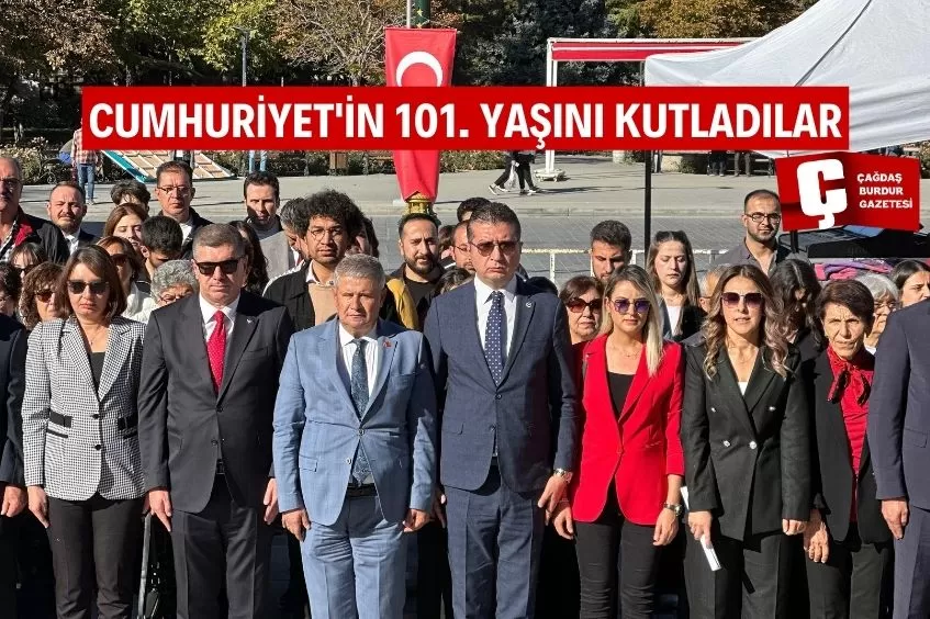 CUMHURİYET'İN 101.YILINDA ATA'YA ÇELENK SUNDULAR